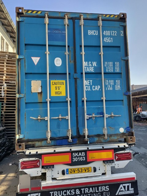 Containerverladung - Container Nummer 125 wurde abgeholt