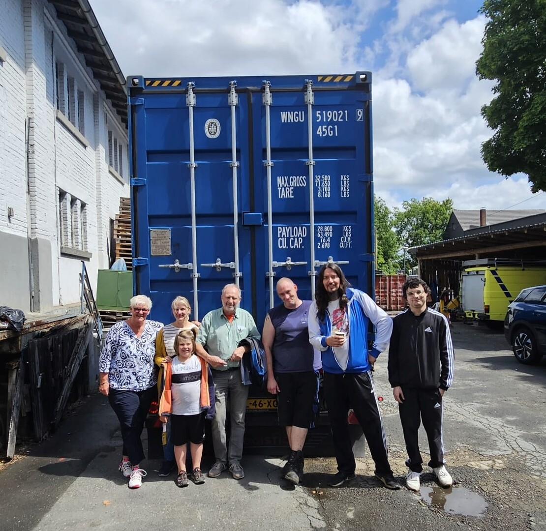 Das Team der letzten Containerverladung Nr 127 und 128