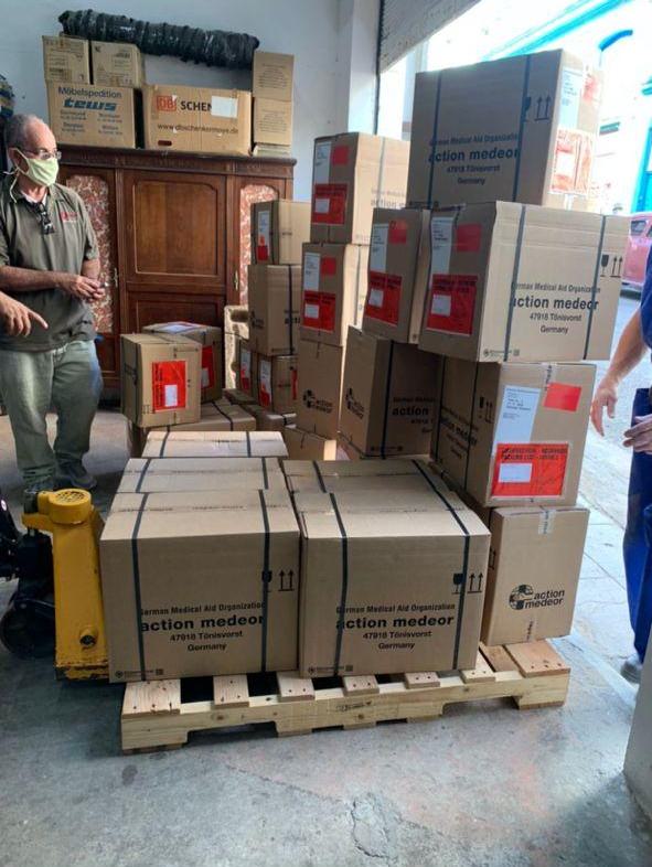 HCH schickt Medikamente via Air nach Havanna. Bilder von der Ankunft.