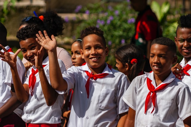 Bildungssystem Kubas - Das Bild zeigt kubanische Schulkinder